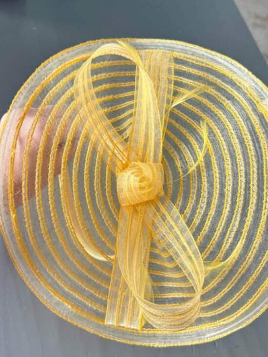 Gorgeous Giovannio yellow track fascinator hat - excellent condition, worn 2x main image 6
